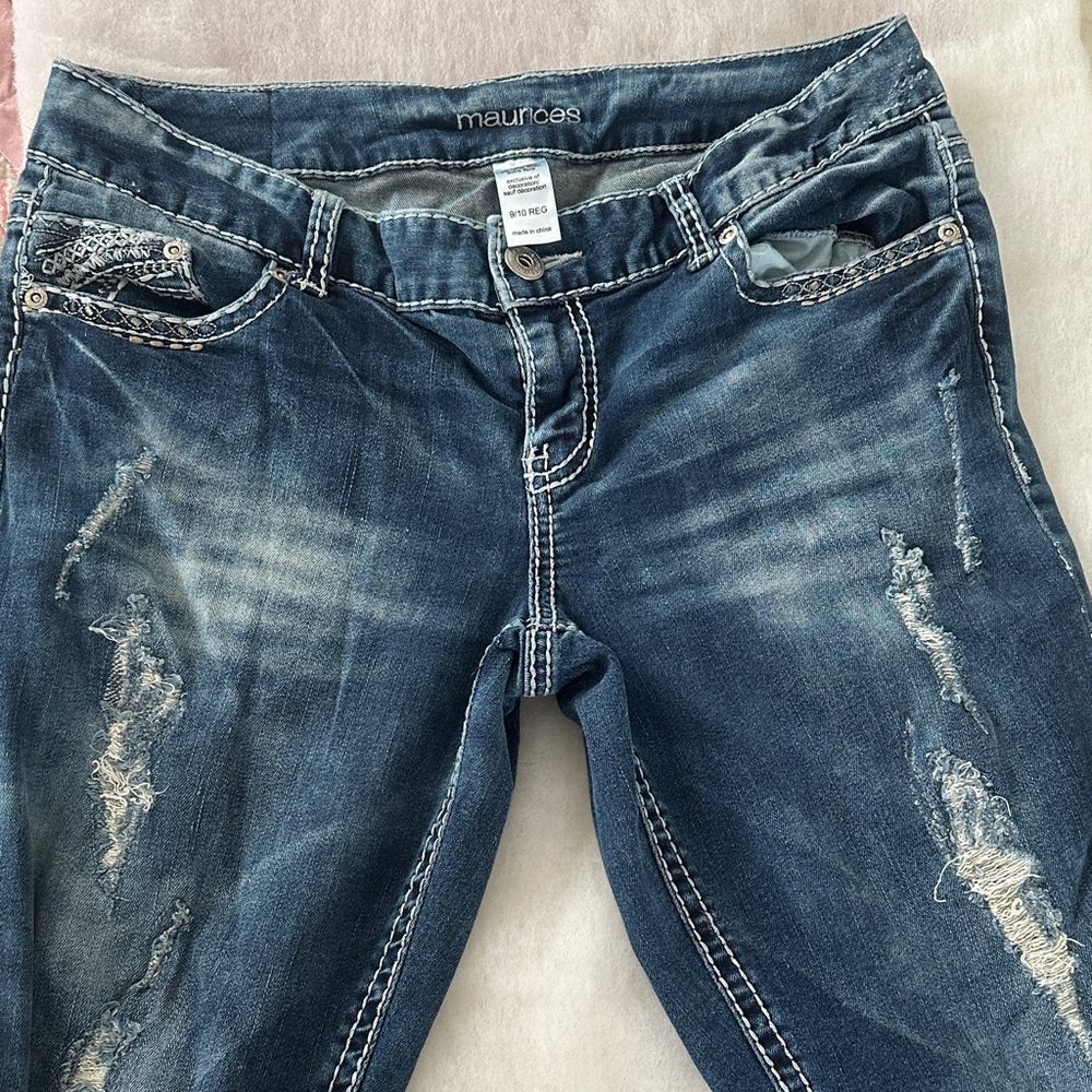 Maurices Distressed Jeans size 9/10